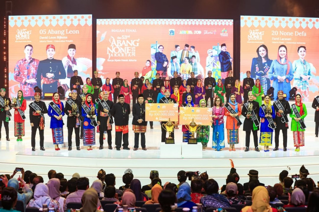 Gelaran Malam Final Pemilihan Abang None Jakarta 2025 berlangsung megah di Graha Bhakti Budaya, Taman Ismail Marzuki, pada Jumat (26/9). [Instagram @diparekrafdki]